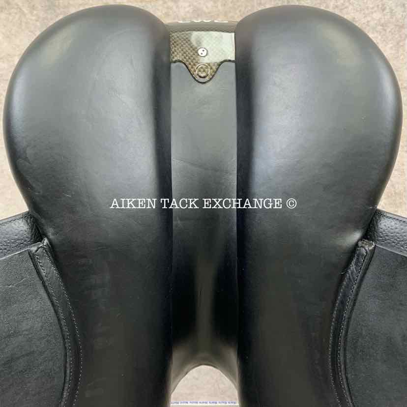2018 CWD SE25 2GS Close Contact Jump Saddle, 17.5" Seat - S2, 3C Flap, Dynamik Flex Tree - Medium, Foam Panels