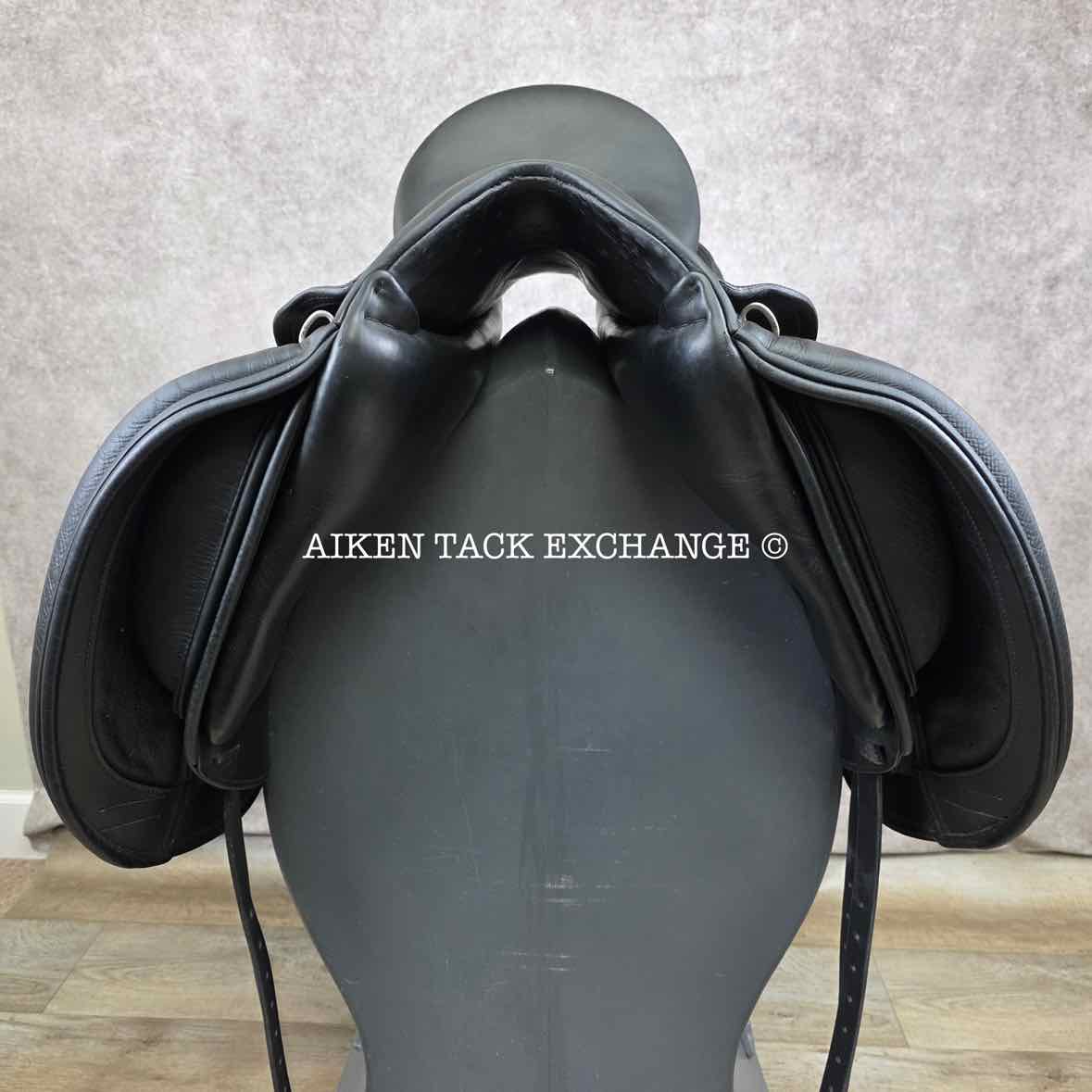 **On Trial** 2013 Schleese Obrigado Dressage Saddle, 17.5" Seat, Adjustable AdapTree, Wool Flocked Panels