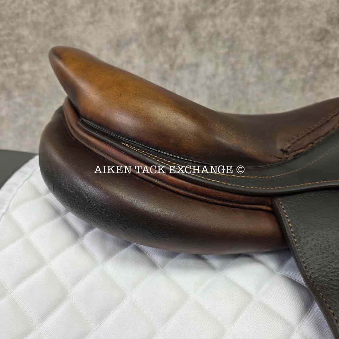 2010 CWD SE01 Close Contact Jump Saddle, 17" Seat, 3L Flap, Medium Wide Tree, Foam Panels