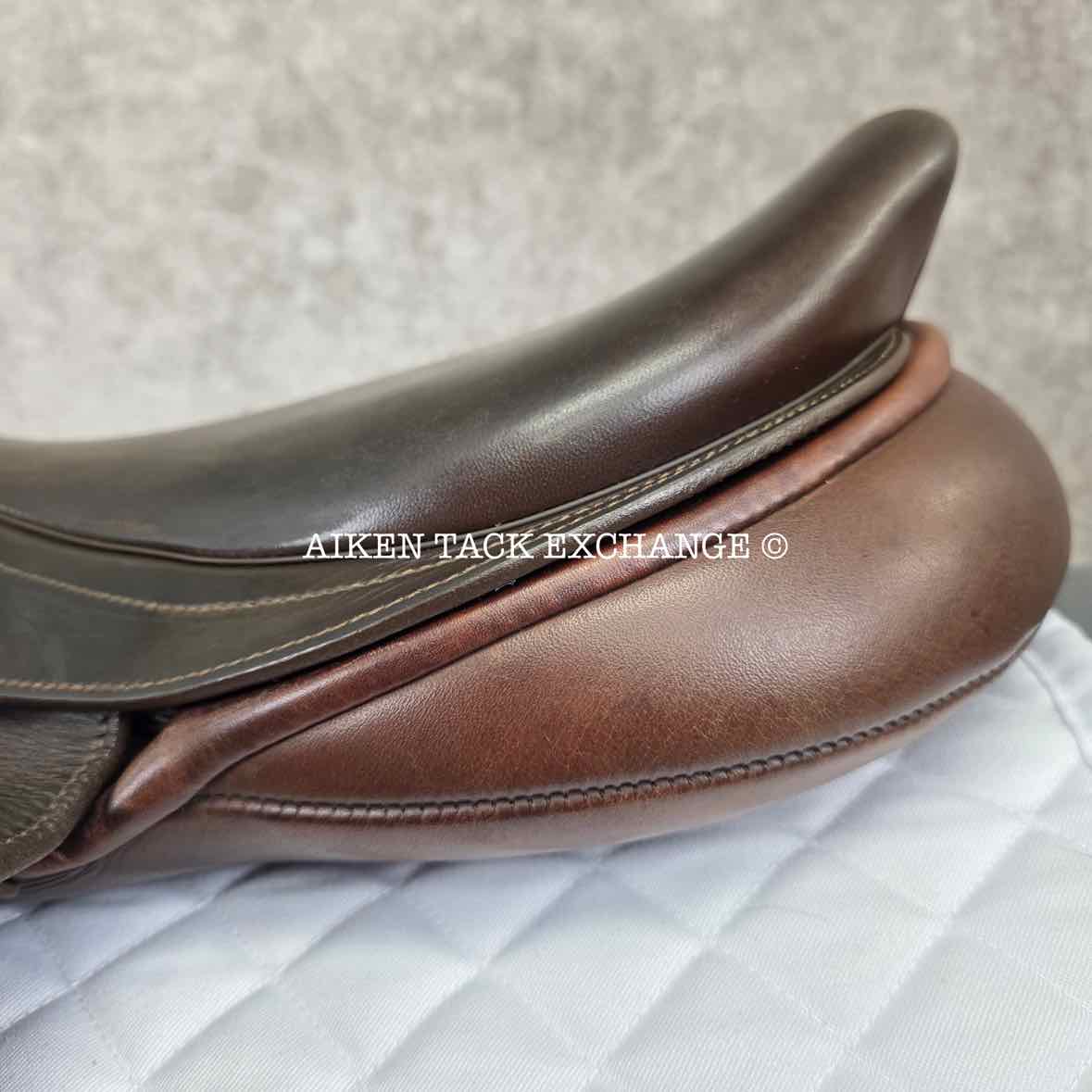 2006 Bates Close Contact Jump Saddle, 17.5" Seat, Adjustable Tree - Changeable Gullet, Wool Flocked Panels