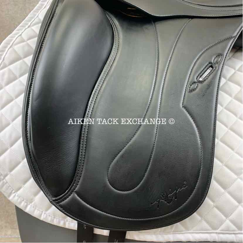 **SOLD** 2018 Equipe Oracle Monoflap Dressage Saddle, 18" Seat, Medium Wide Tree, Foam Panels