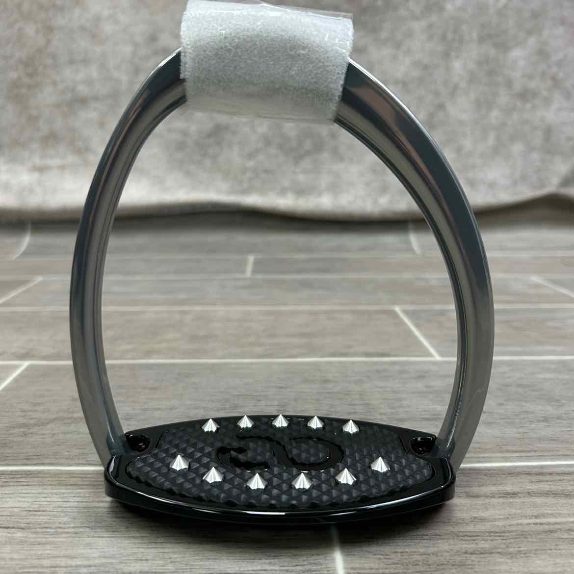 American Equus E'Lan Stirrups, 4.75