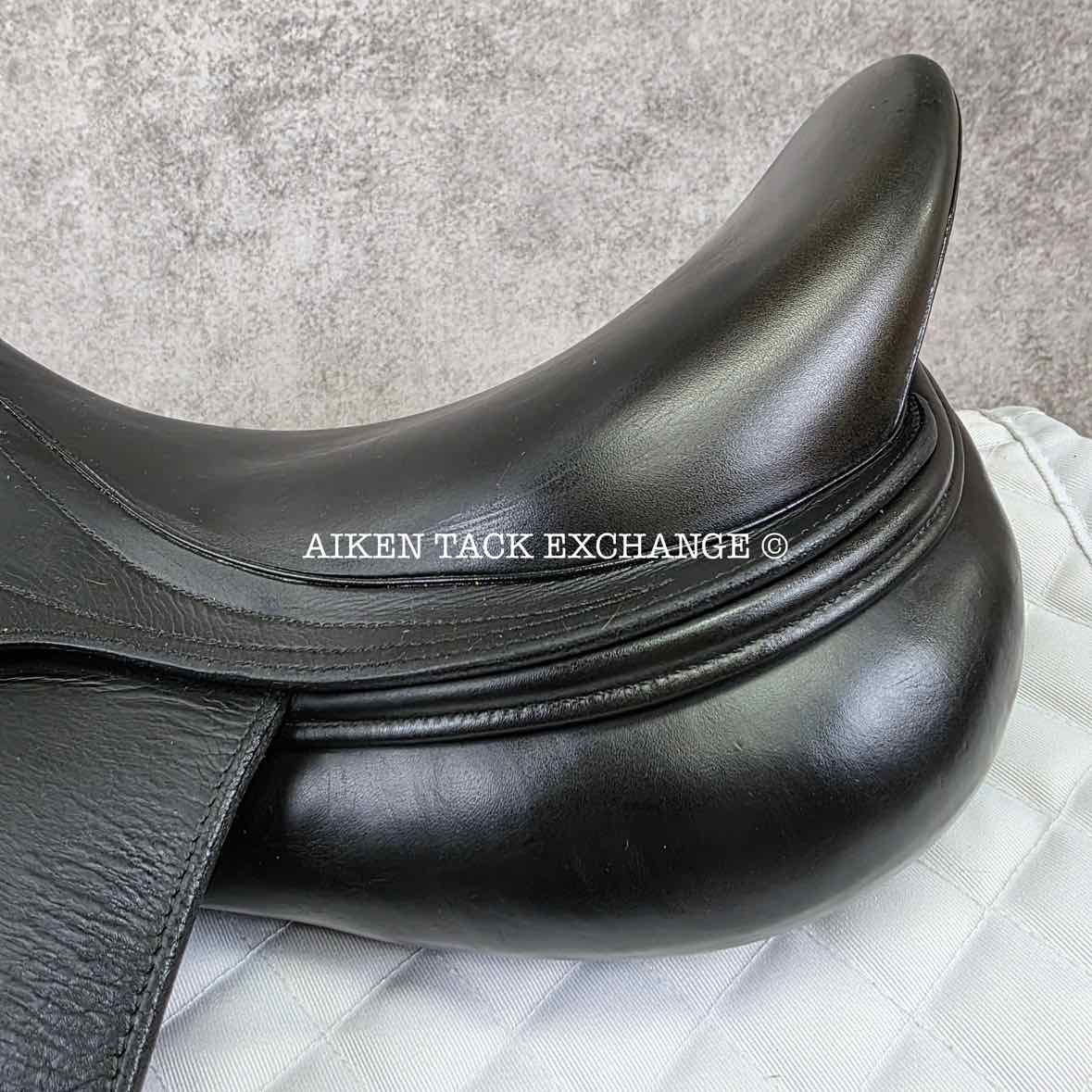 2009 Amerigo Pinerolo Classic Dressage Saddle, 17" Seat, M/MN Tree, Wool Flocked Panels