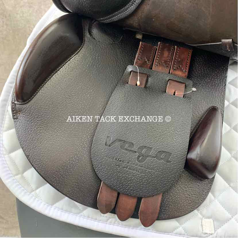 2018 Amerigo Vega Jump Saddle, 18" Seat, Medium Wide Tree, Wool Flocked Panels
