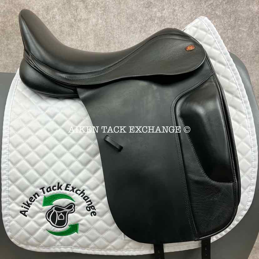 **SOLD** Kent & Masters MDS S-Series Standard Wither Surface Block Dressage Saddle, 18" Seat, Adjustable Tree - Changeable Gullet, Wool Flocked Panels