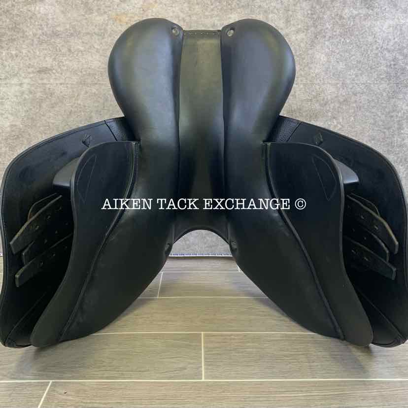 2014 CWD SE02 Close Contact Jump Saddle, 17" Seat, 2L Flap, Medium Wide Tree, Foam Panels