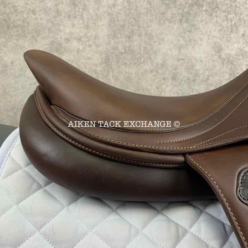 **SOLD** 2021 Antares Signature Skylla Close Contact Jump Saddle, 17.5" Seat, 3A Flap, Medium Tree, Foam Pro Panels