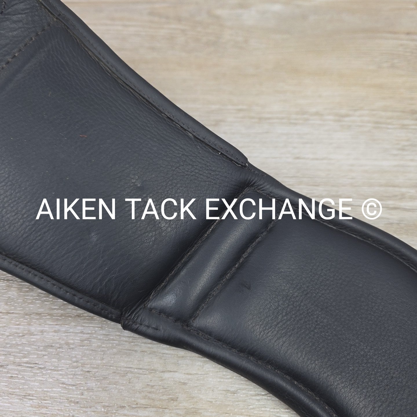 Karlslund Anatomical Leather Girth, 40cm