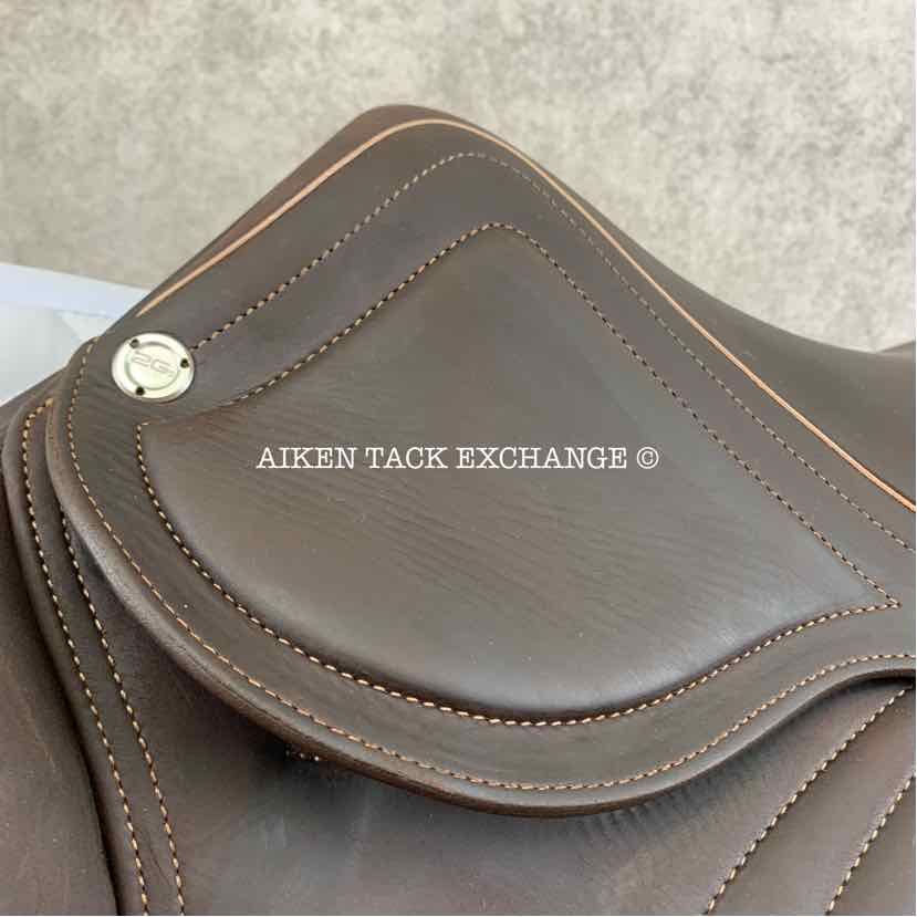 2023 CWD SE32 2GS Mademoiselle Close Contact Jump Saddle, 17.5" Seat - S2, 2L Flap, Dynamik Flex Tree - Medium, Foam Panels, Full Buffalo Leather