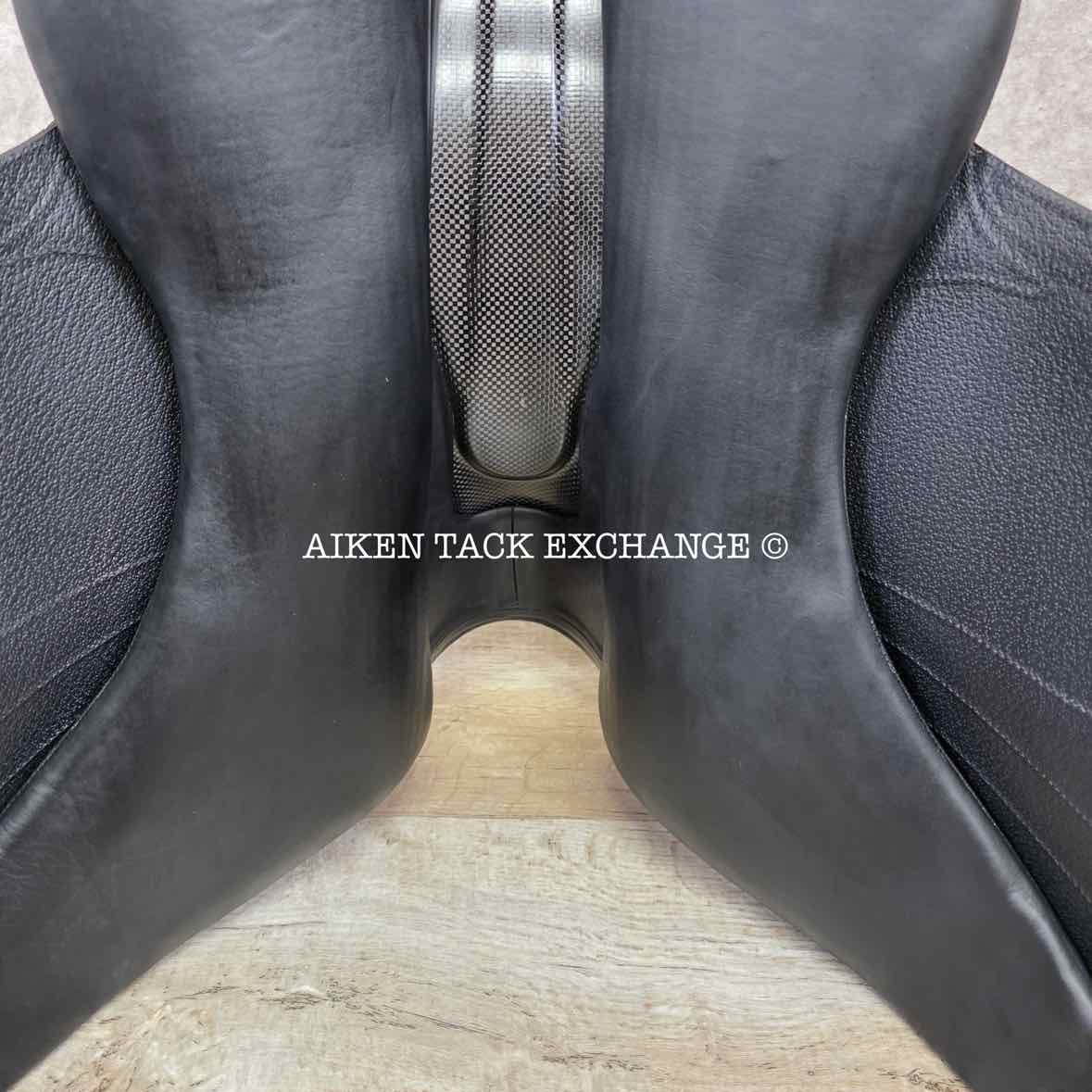 2025 Devoucoux Makila Harmonie Dressage Saddle, 17.5" Seat, 1A Flap, Medium? Tree, D3D Panels