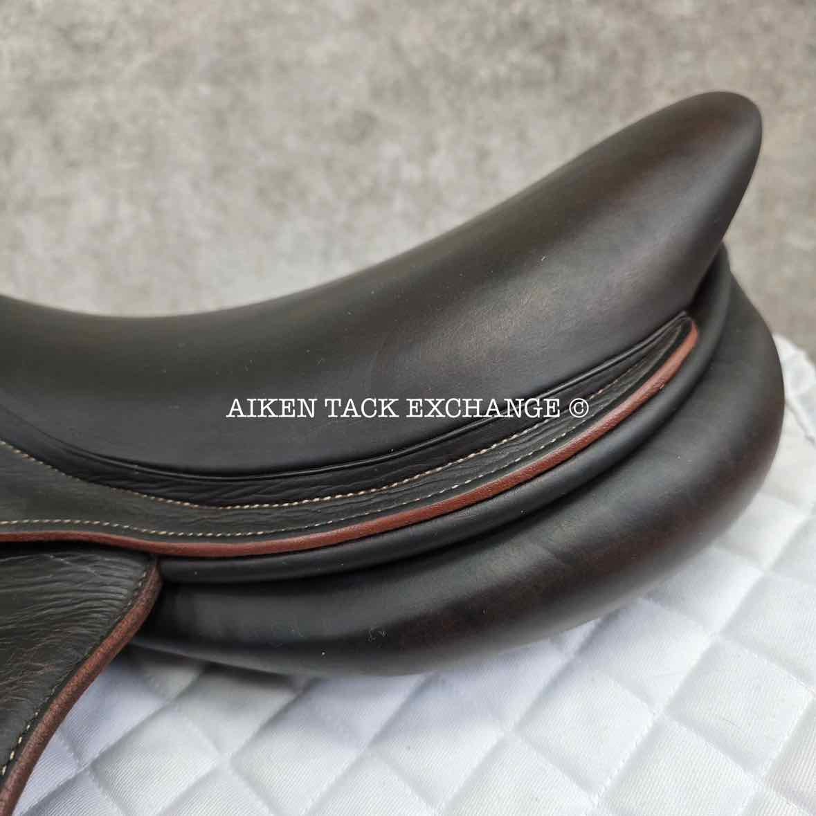 2011 Voltaire Palm Beach Close Contact Jump Saddle, 17.5" Seat, 2A Flap, Medium Wide Tree, PRO Panels, Full Buffalo Leather