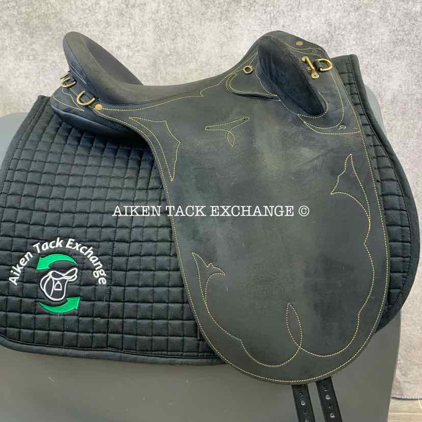 **SOLD** Wintec Pro Stock Australian Saddle, 17" / 17.5" Seat - Large, Adjustable Tree - Changeable Gullet, CAIR Panels