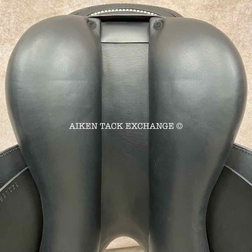 2023 MacRider Grand Prix Pro Jump Saddle, 17" Seat, Medium Wide Tree, Wool Flocked Panels