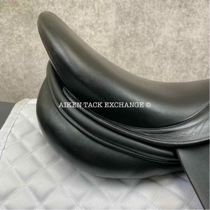 **SOLD** 2000 Prestige Dressage 2000 Saddle, 17.5" Seat, 34 Tree - Medium Wide, Wool Flocked Panels
