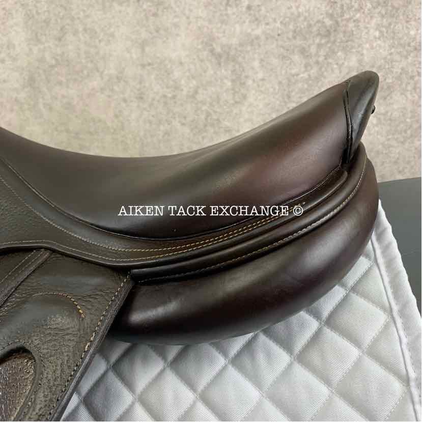 **SOLD** 2017 CWD SE30 2GS Close Contact Jump Saddle, 18" Seat - S3, 4L Flap, Dynamik Flex Tree - Medium, Foam Panels