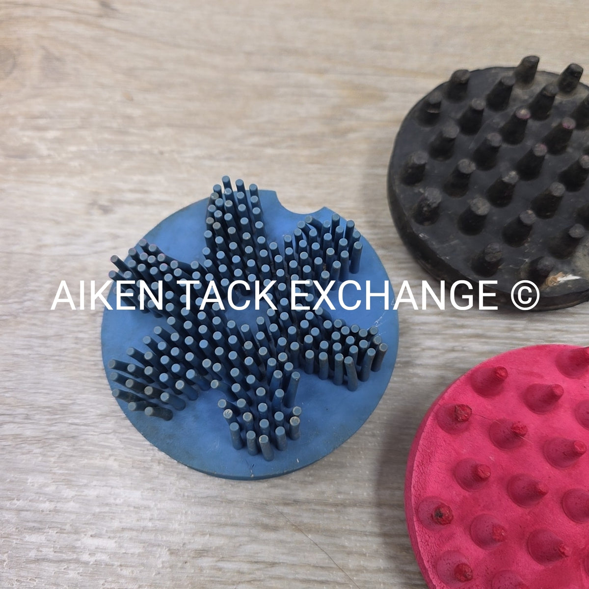 BARGAIN BUNDLE: 3 Hoof Picks & 3 Curry Combs