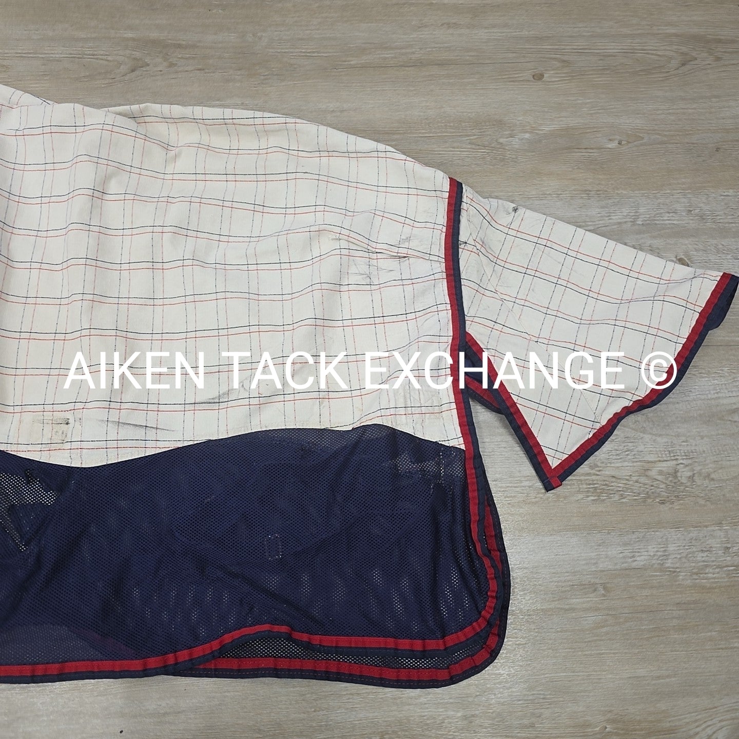 Weatherbeeta Breeze with Surcingle Combo Neck, 75" (has blemishes)