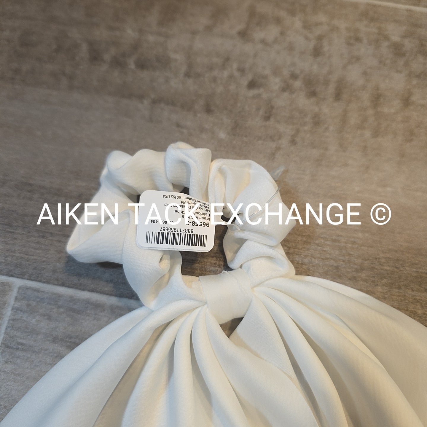 Claire's Hair Bundle - 1 Scrunchie, 1 Hair Clip