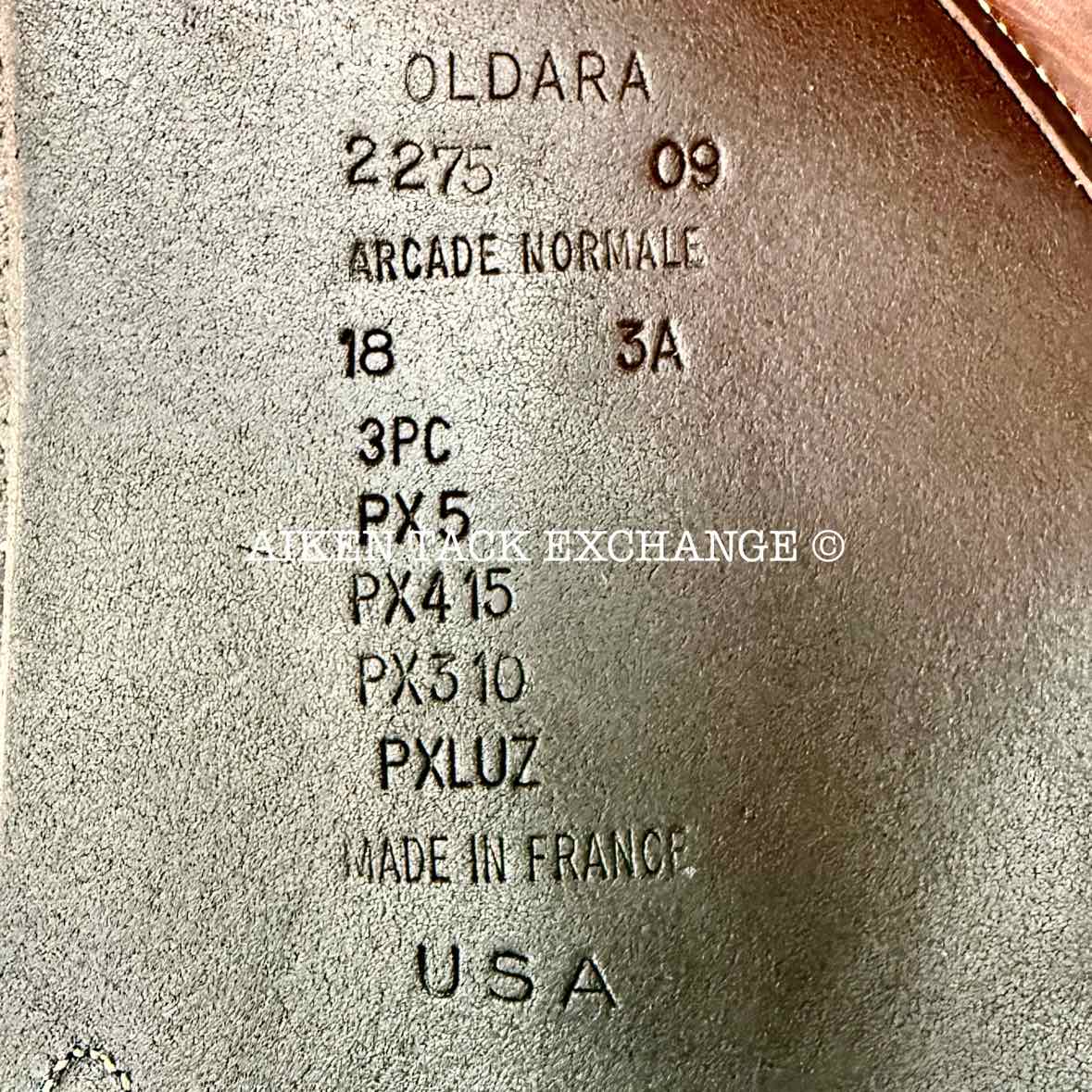 2009 Devoucoux Oldara Close Contact Jump Saddle, 18" Seat, 3A Flap, Medium Wide Tree, Foam Panels