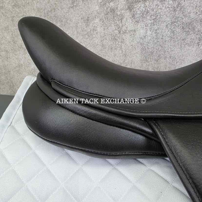 2022 Circuit by Dover Saddlery Premier Monoflap Jump Saddle, 17" Seat, Medium Wide Tree, Wool Flocked Panels