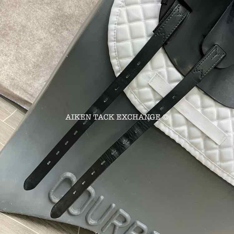 **SOLD** 2021 Amerigo Vega Dressage Deluxe Special Saddle, 18" Seat, Medium Wide Tree, Wool Flocked Panels