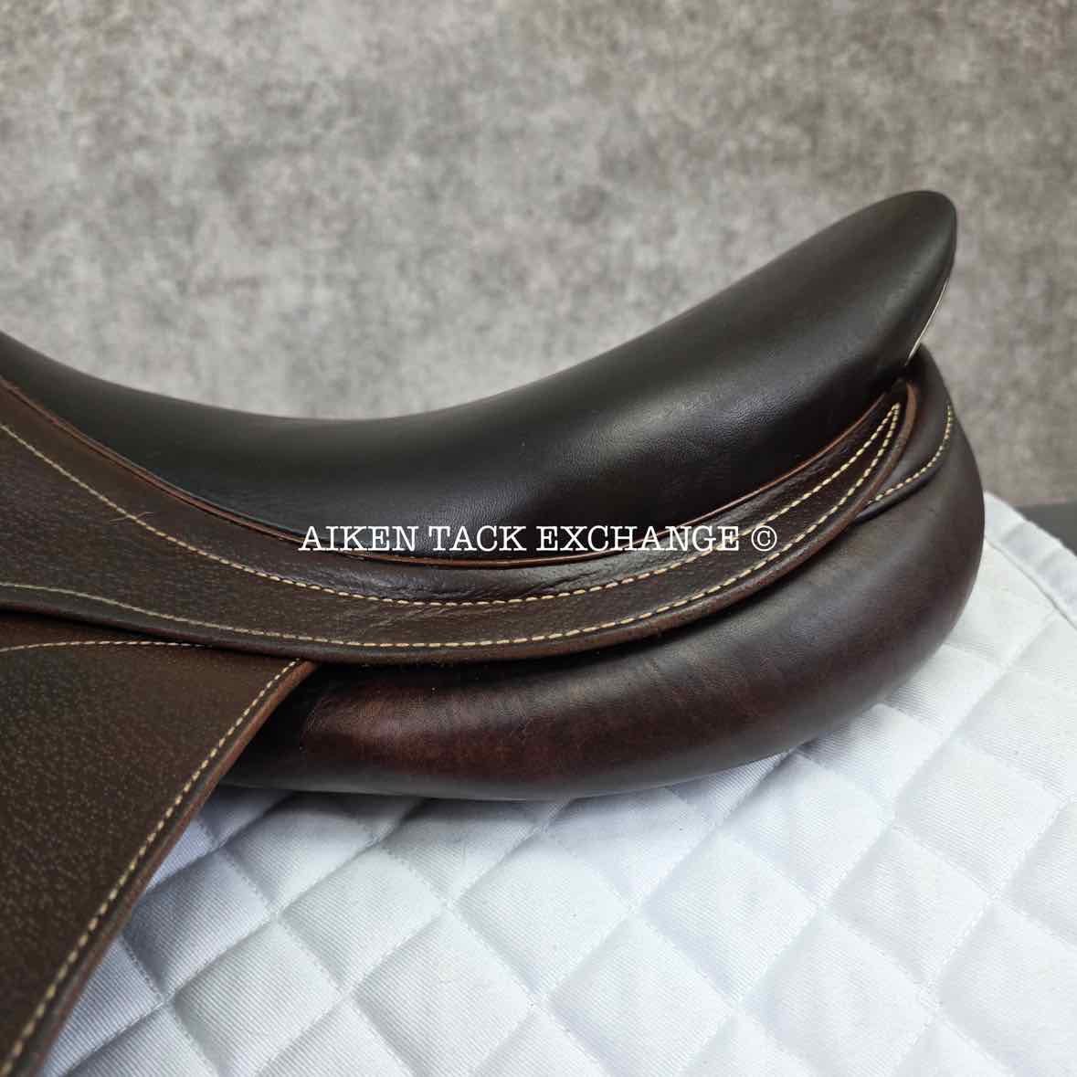 **On Trial** 2006 Prestige Red Fox Royal Close Contact Jump Saddle, 17" Seat, 33 Tree - Medium Tree, Foam Panels