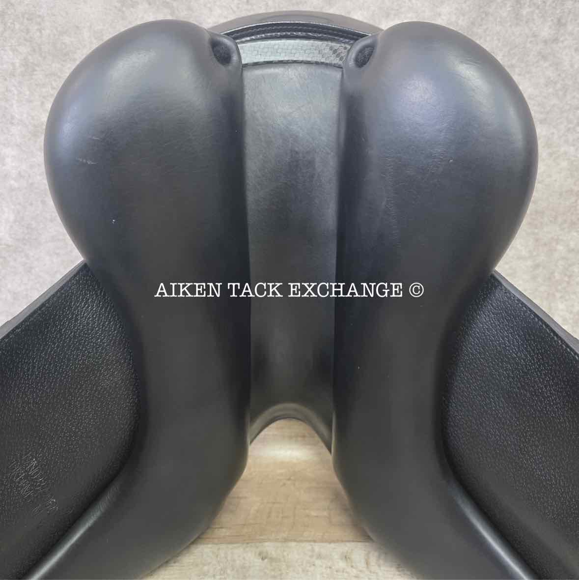 **SOLD** 2020 Equipe E-Carbon Kalifornia Monoflap Dressage Saddle, 17" Seat, MW/W Tree, Foam Panels