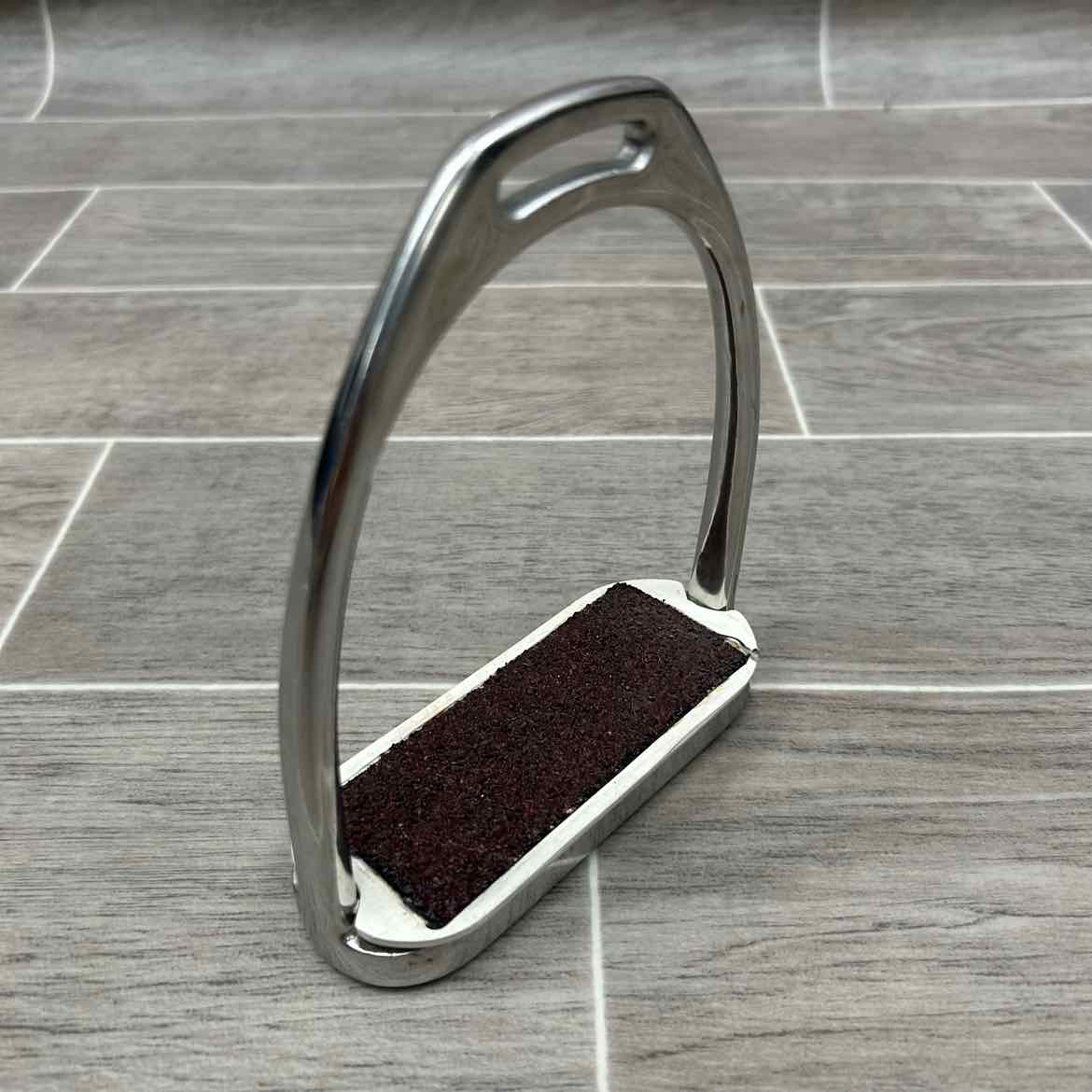 Fillis Stirrup Irons with Sure Grip Stirrup Pads, 4.75"