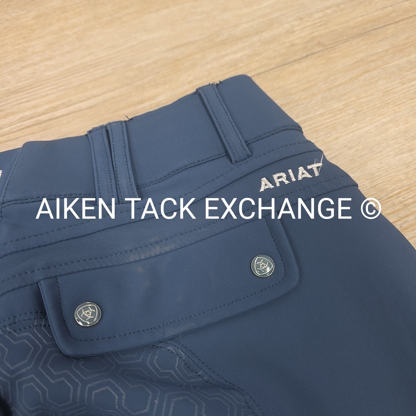 Ariat Tri Factor Full Seat Breeches, Women's 26 (missing 1 pocket button)