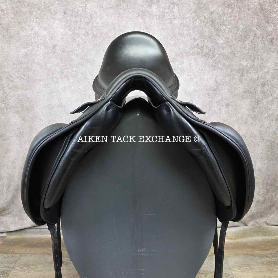 **SOLD** 2009 Amerigo Pinerolo Classic Dressage Saddle, 17.5" Seat, Medium Wide Tree, Wool Flocked Panels