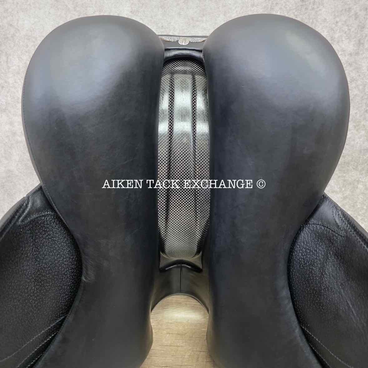 2017 Devoucoux Makila Harmonie Dressage Saddle, 17.5" Seat, Medium Tree, D3D Panels, Full Buffalo Leather