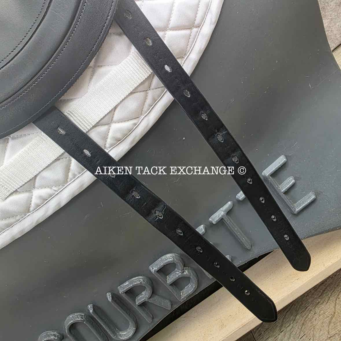 2020 Aviar Raavun 1.0 Monoflap Dressage Saddle, 18.5" Seat, Adjustable Tree, Foam Panels