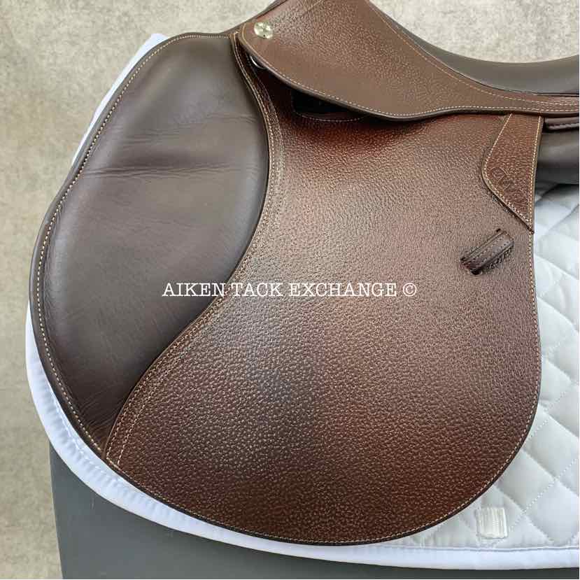 2022 CWD SE01 Close Contact Jump Saddle, 17.5" Seat, 3L Flap, Medium Tree, Foam Panels