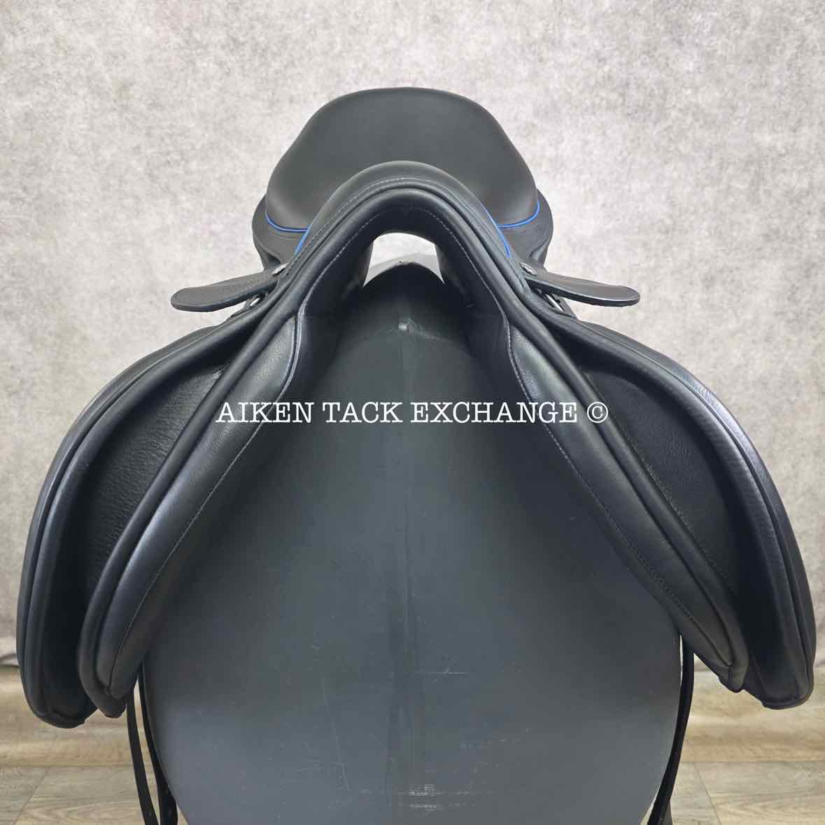 **SOLD** Adam Ellis Jump Saddle, 17" Seat, Medium Wide Tree, Wool Flocked Panels