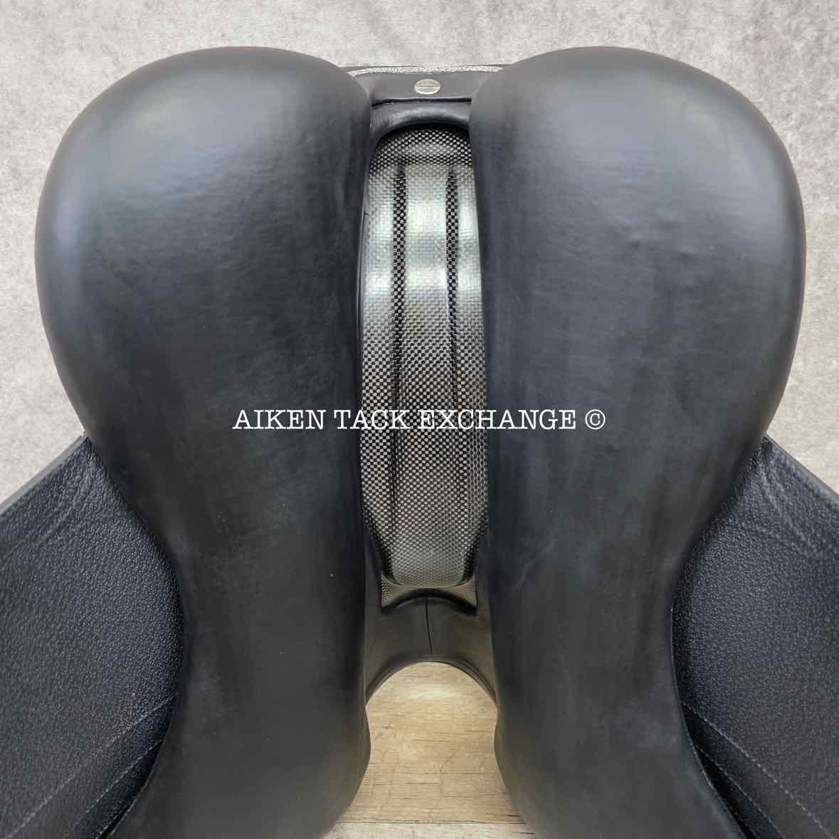 2025 Devoucoux Makila Harmonie Dressage Saddle, 17.5" Seat, 1A Flap, Medium? Tree, D3D Panels