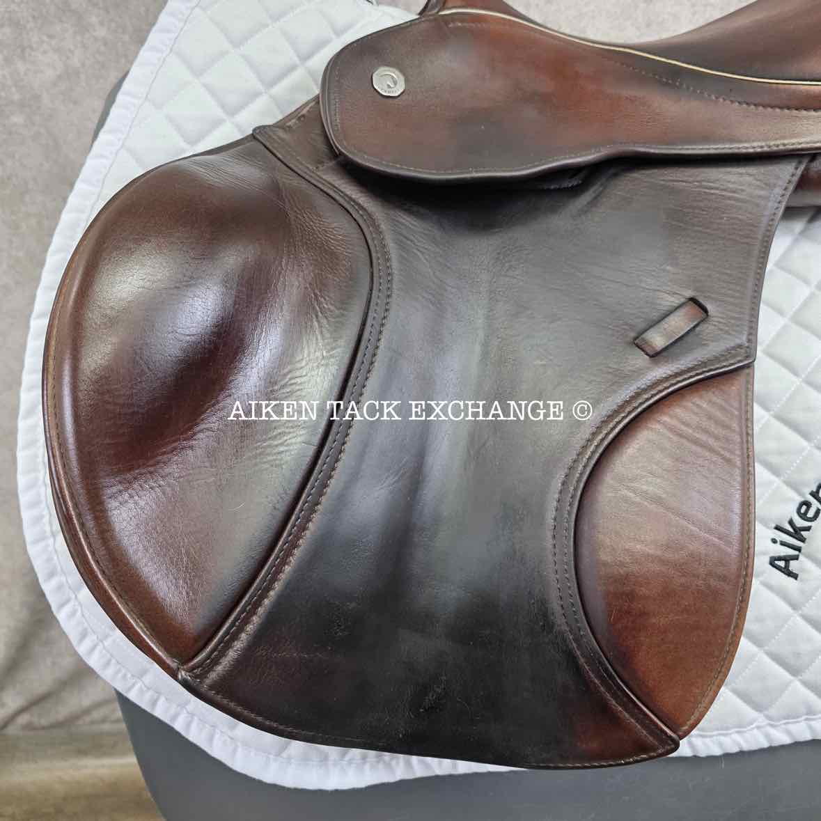 2016 Pegasus Butterfly Claudia Close Contact Jump Saddle, 17" Seat, Flexible Self-Adjusting & Self-Adapting ComfortFit Tree