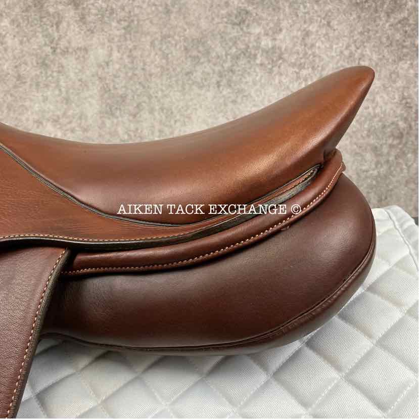 **SOLD** 2018 Stubben Redwood Ascend Close Contact Jump Saddle, 16.5" Seat, 32cm Tree - Wide, Wool Flocked Panels