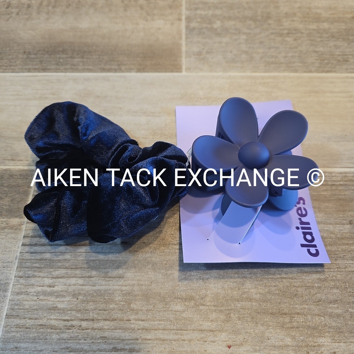 Claire's Hair Bundle - 1 Claw Clip, 1 Scrunchie