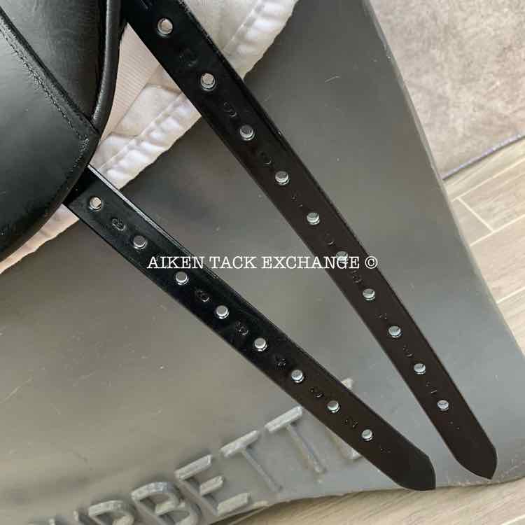 **SOLD** 2000 Prestige Dressage 2000 Saddle, 17.5" Seat, 34 Tree - M/MW, Wool Flocked Panels