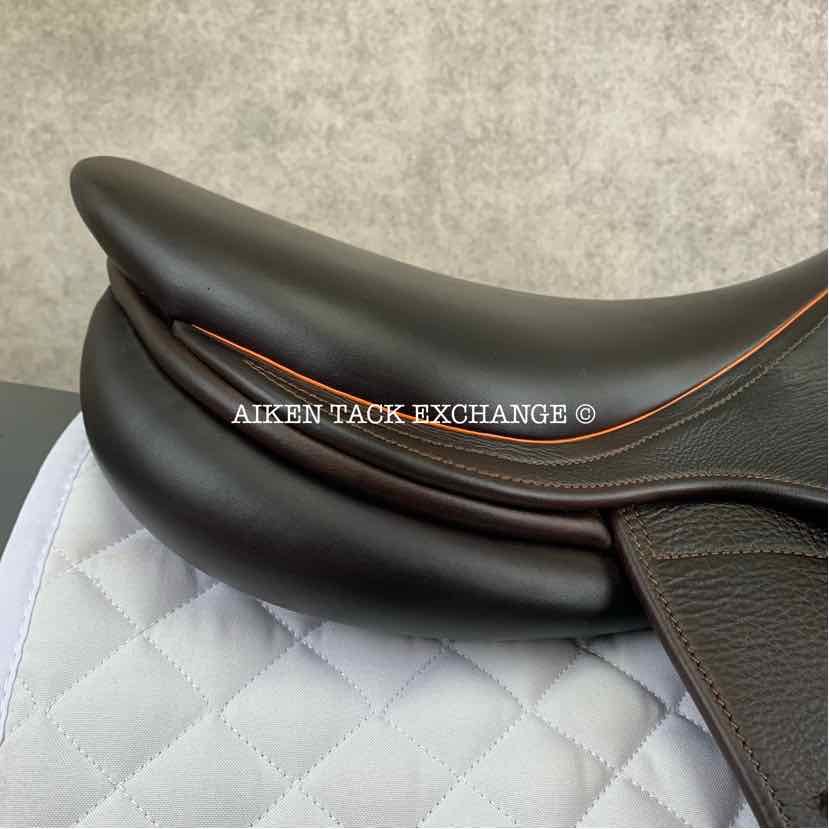 2023 Childeric FLP Close Contact Jump Saddle, 18" Seat, 2 3/4 Flap, M/MW Tree, Foam Panels, Full Buffalo Leather