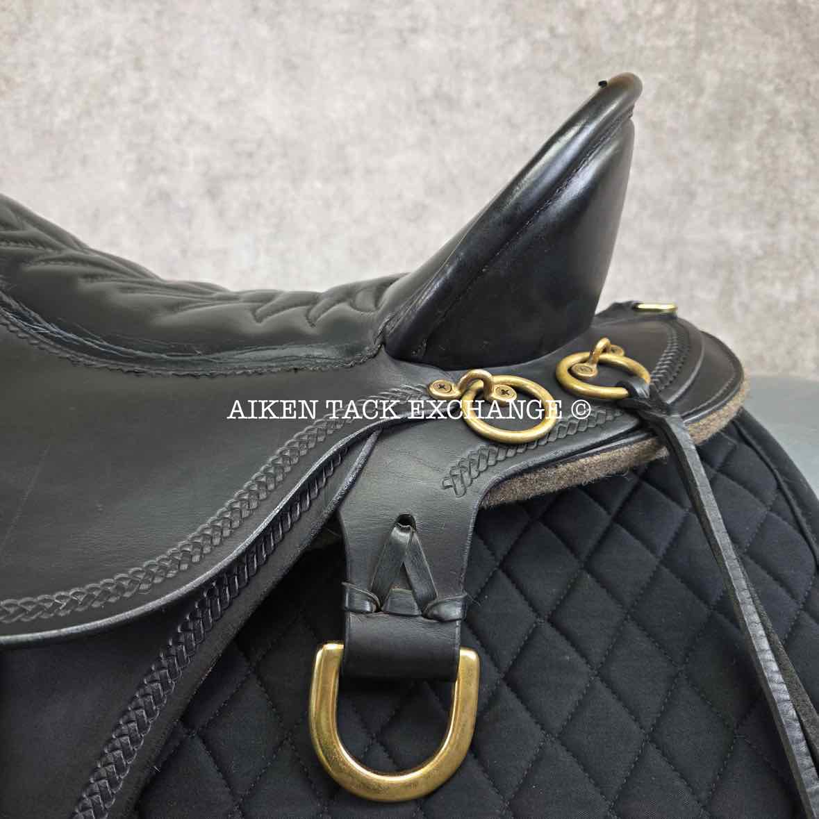 2005 Tucker 146 River Plantation Endurance Saddle, 17.5" Seat, Medium Tree - Semi QH Bars