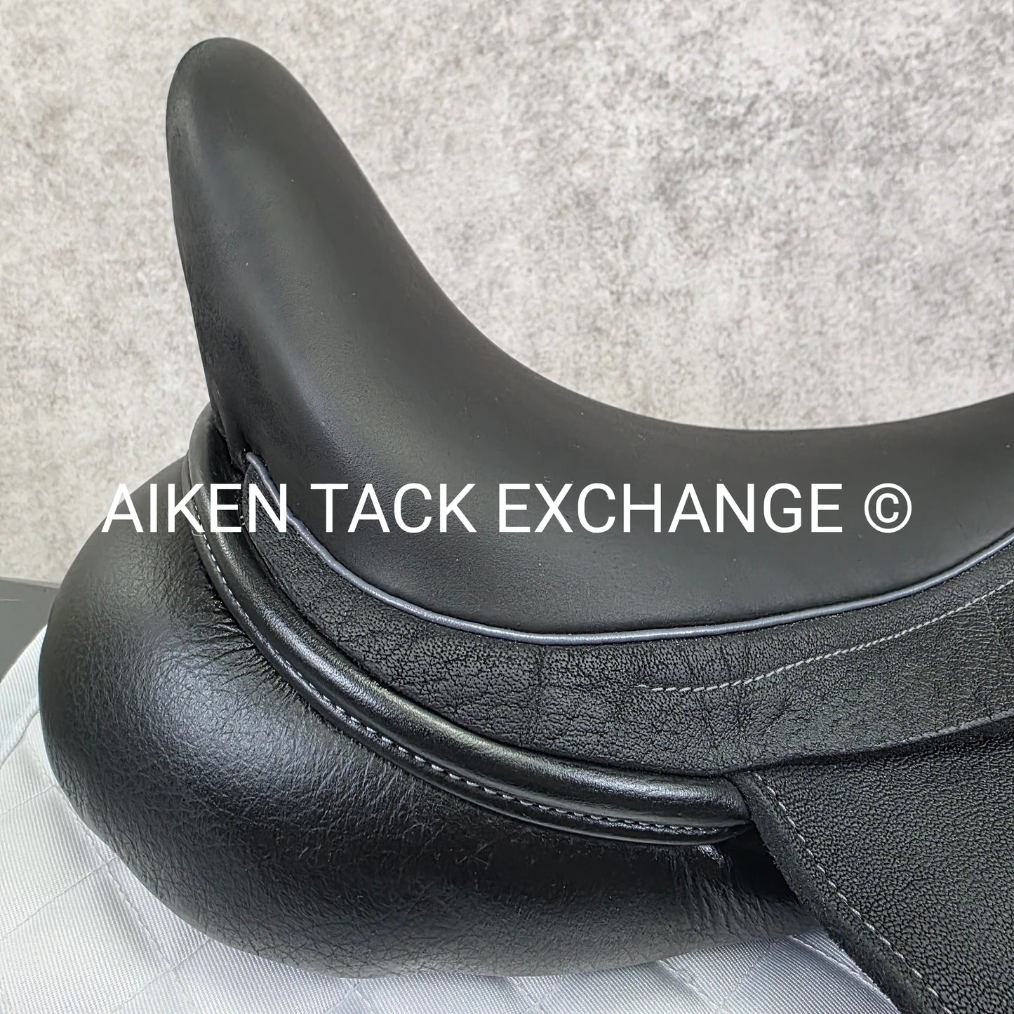 2023 Custom Saddlery Wolfgang Gemini R Monoflap Dressage Saddle, 18" Seat, Adjustable Tree, Wool Flocked Panels