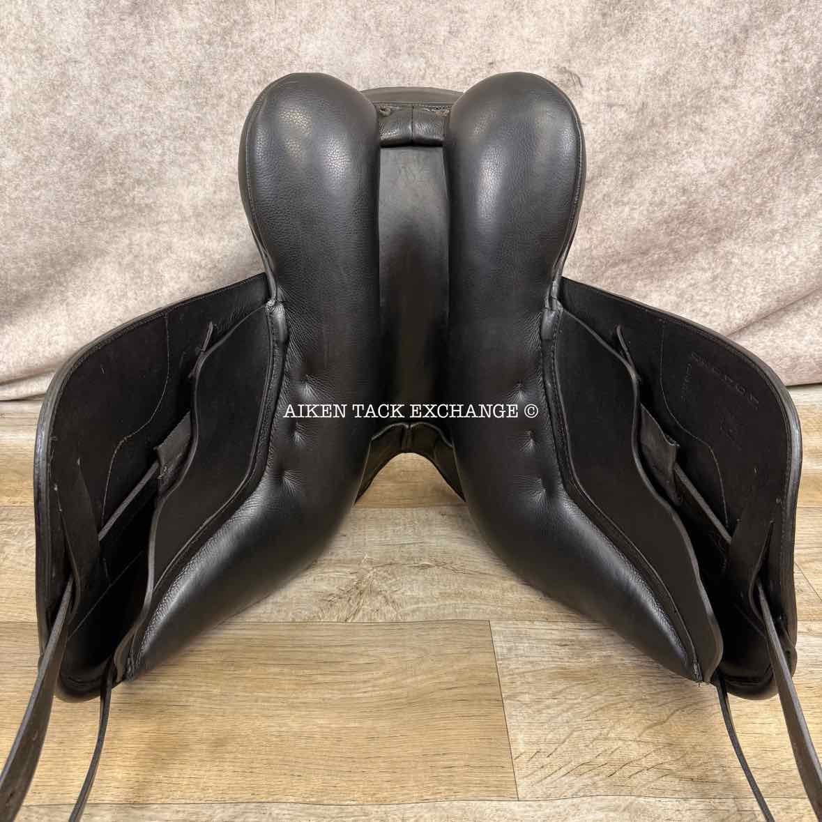 **SOLD** JRD Monoflap Dressage Saddle, 18" Seat, Short Flap, XW Tree, Wool Flocked Panels
