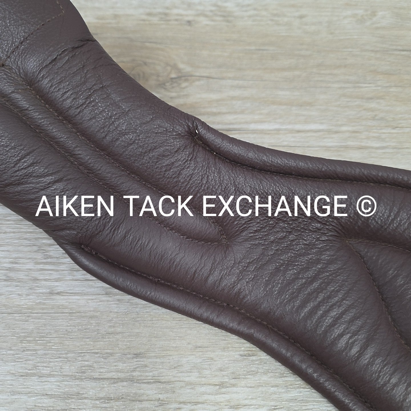KL Select Red Barn Balance Anatomic Shoulder Relief Dressage Girth, Brown, 18"