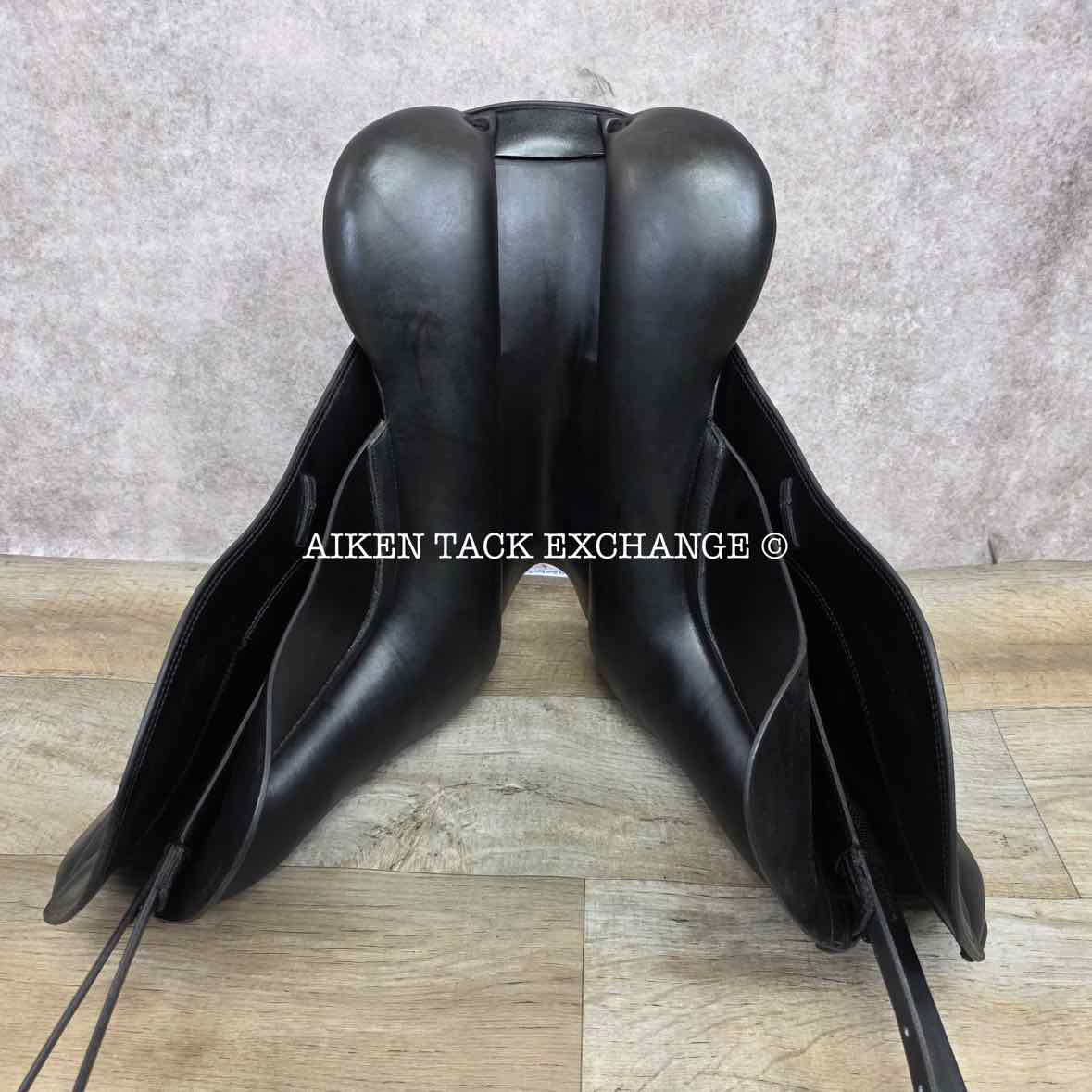 2015 MacRider Lexington Dressage Saddle, 17.5" Seat, Medium Tree, Wool Flocked Panels
