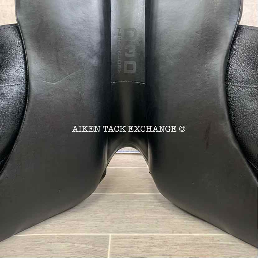 2020 Devoucoux Makila Lab Monoflap Dressage Saddle, 18" Seat, 2AA Flap, Medium Tree, D3D Panels, Full Buffalo Leather