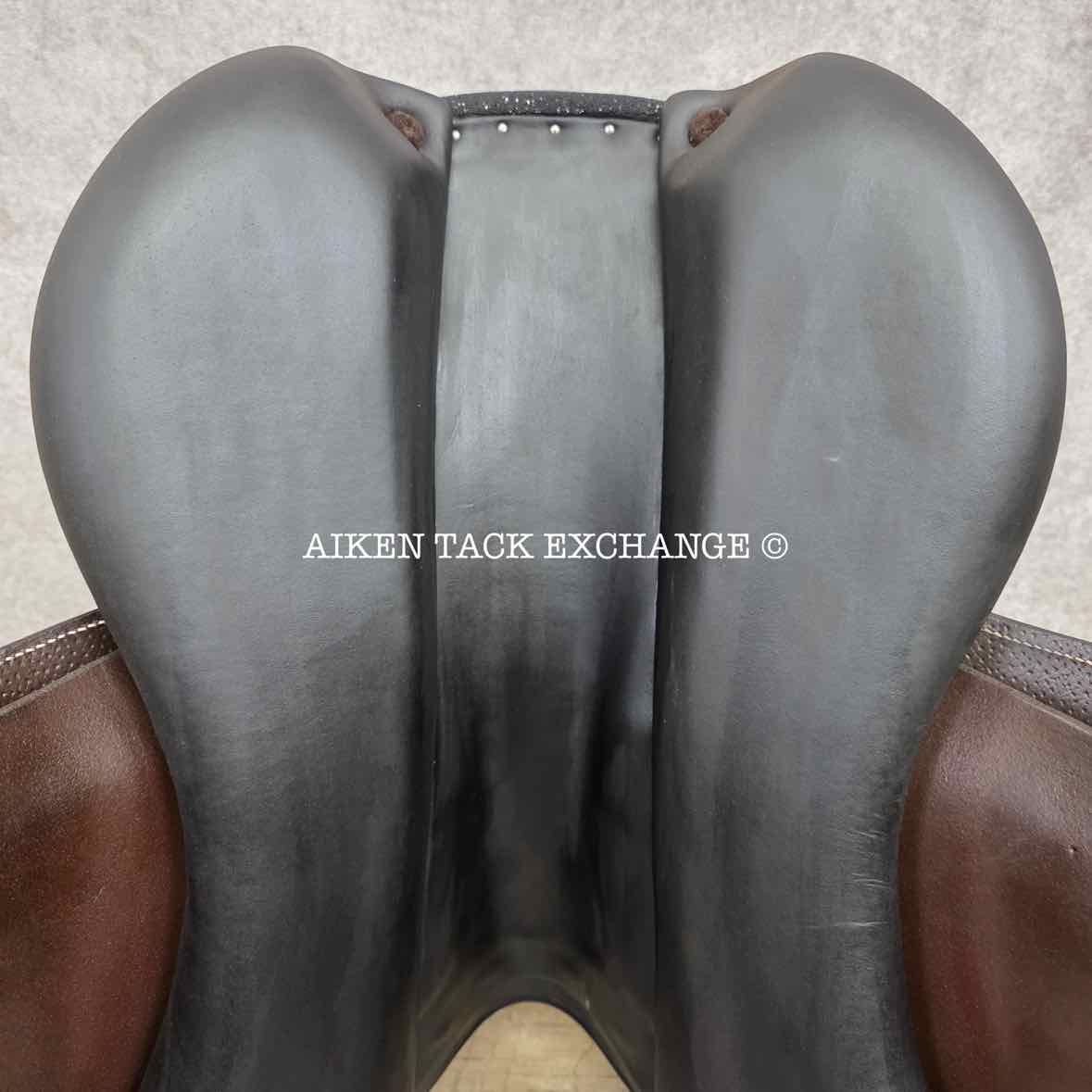 2024 Forestier Seoul Close Contact Jump Saddle, 17.5" Seat, 2AA Flap, MW/W Tree, PRO Panels, Full Buffalo Leather