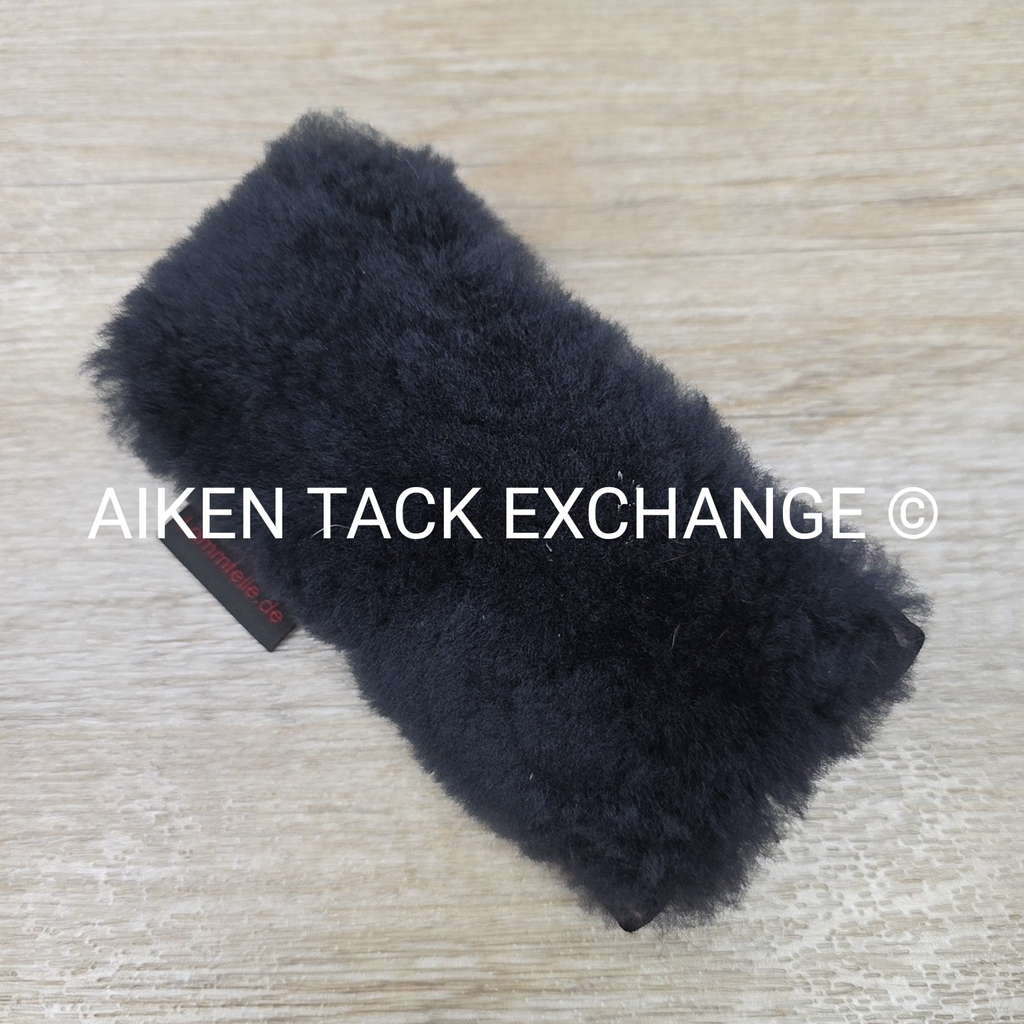 Christ Lammfelle Sheepskin Curb Chain Cover