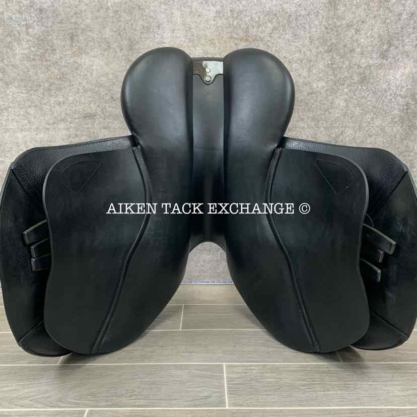 2018 CWD SE25 2GS Close Contact Jump Saddle, 17.5" Seat - S2, 3C Flap, Dynamik Flex Tree - Medium, Foam Panels