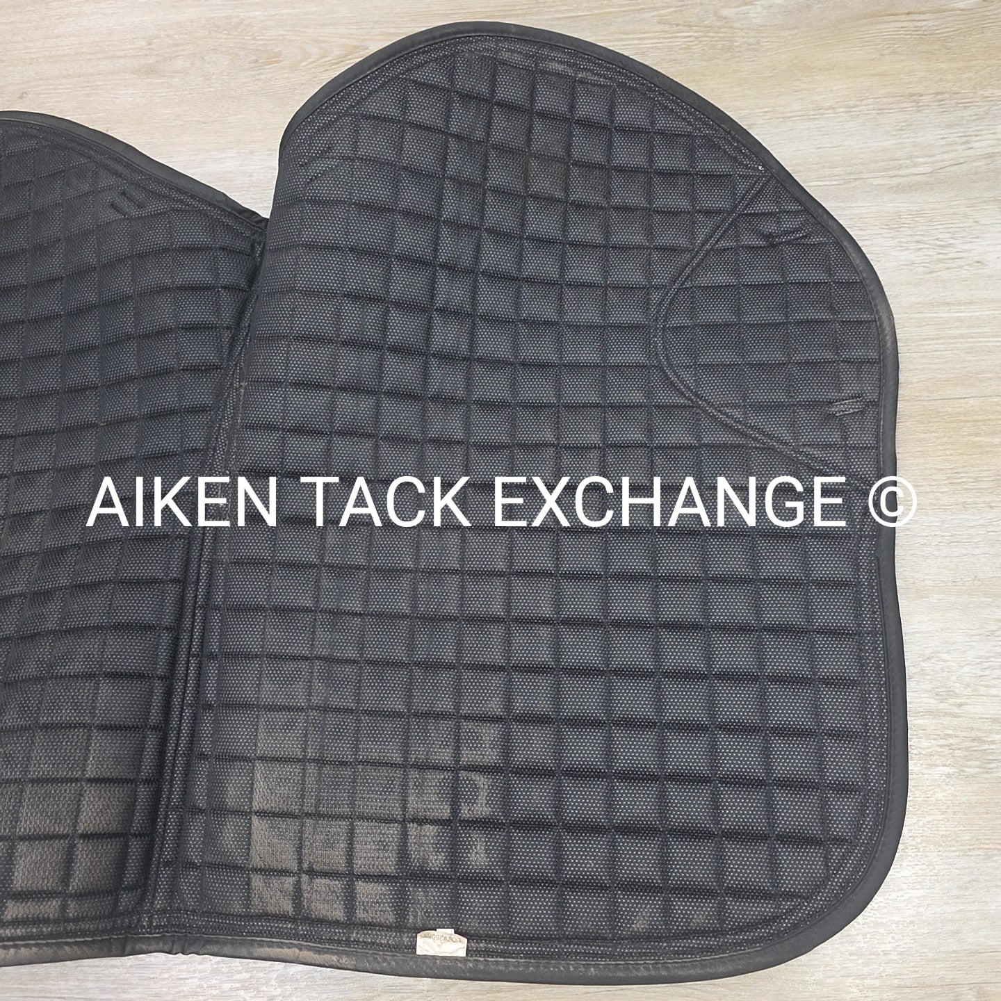 Professionals Choice Satin Jump Saddle Pad